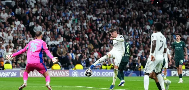 تشواميني يشيد بهاتريك فالفيردي: الأداء المذهل يعزز ثقة ريال مدريد